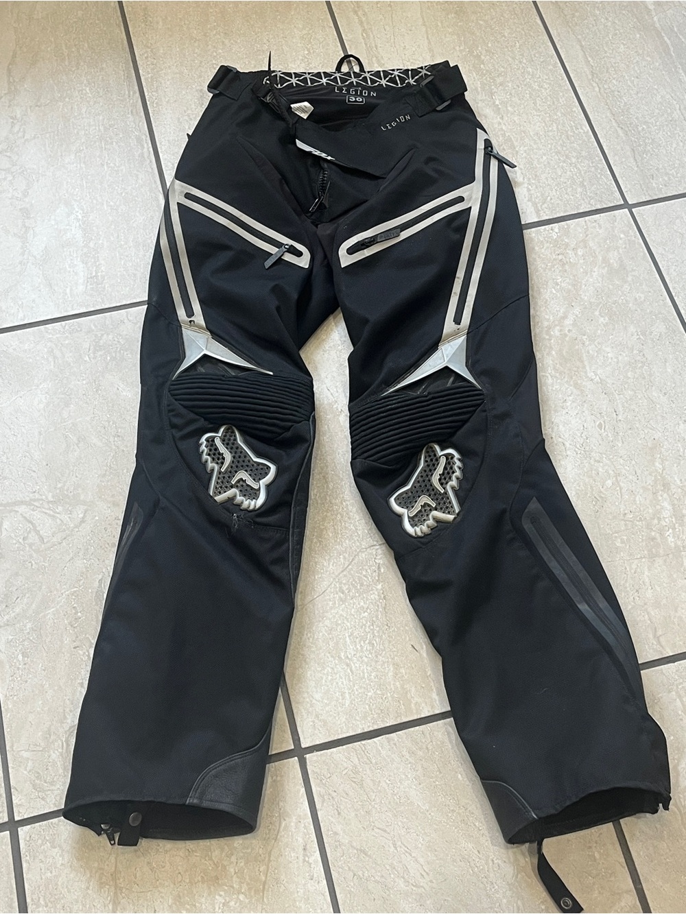 Fox Legion Black Men's Motocross Riding Pants with Reflective Accents Sz 30